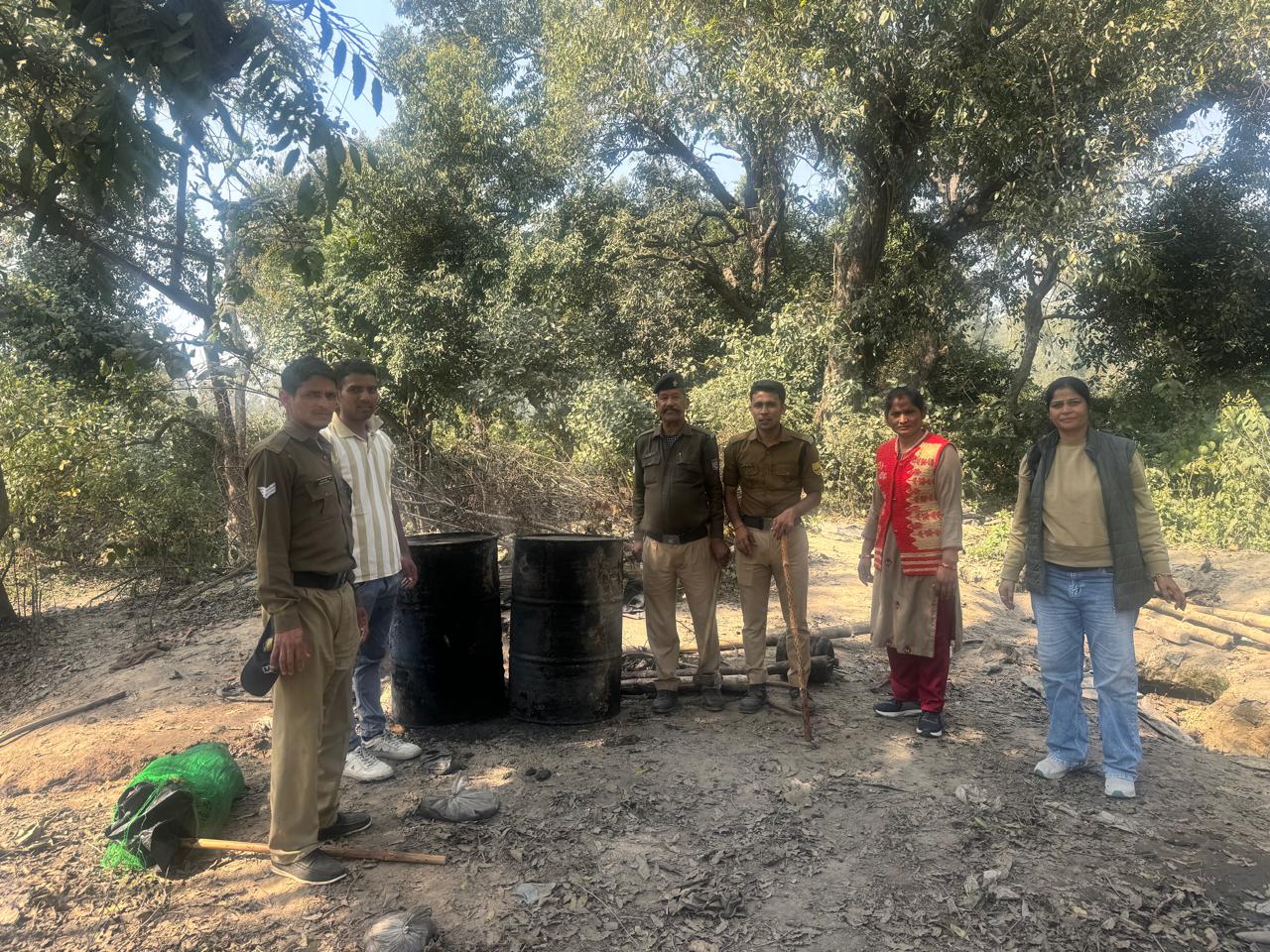 होली से पहले आबकारी विभाग का अवैध शराब पर बड़ा प्रहार: 2 भट्टियां तोड़ीं, 3500 लीटर लाहन किया नष्ट